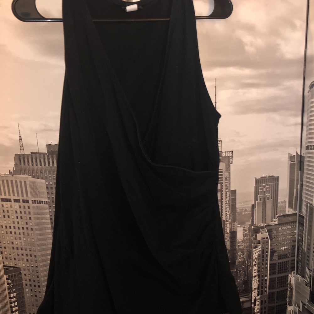 Black v neck tank